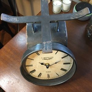 Paris Clock in the shape of scales. NWT